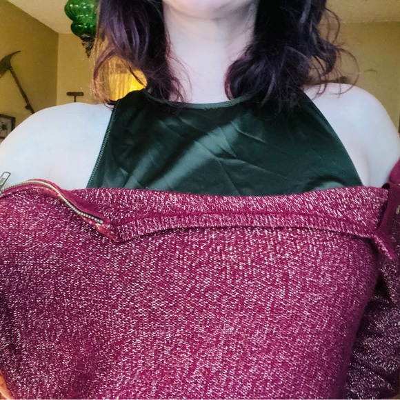 Bisou Bisou Sweater Size LARGE with gold zipper detail. Gold and maroon EUC - Picture 10 of 10